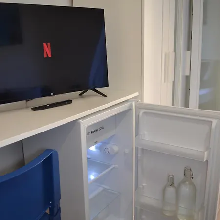 Camera Comfort Matrimoniale Con Bagno E Zona Cottura Chiavari