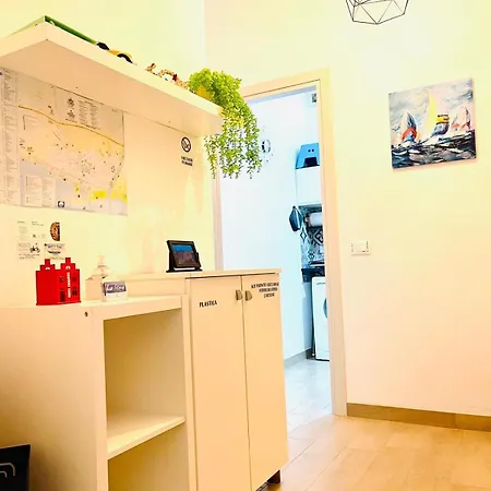 Camera Comfort Matrimoniale Con Bagno E Zona Cottura Chiavari