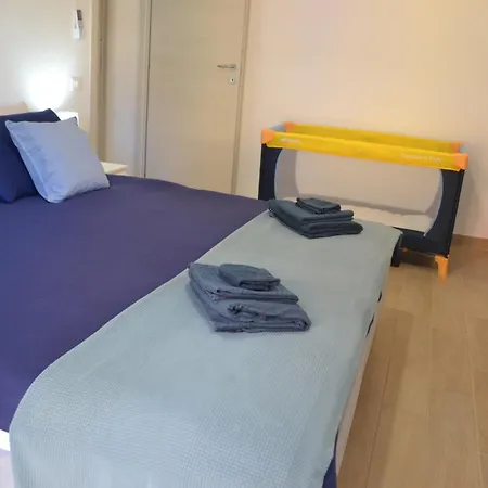 Camera Comfort Matrimoniale Con Bagno E Zona Cottura Chiavari