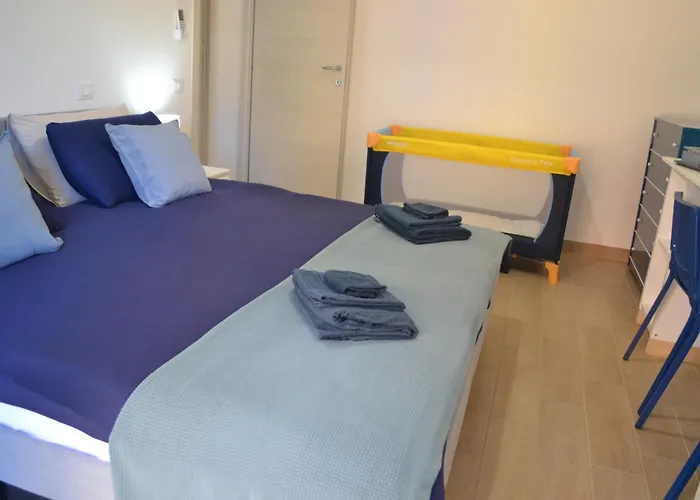 Camera Comfort Matrimoniale Con Bagno E Zona Cottura Кьявари